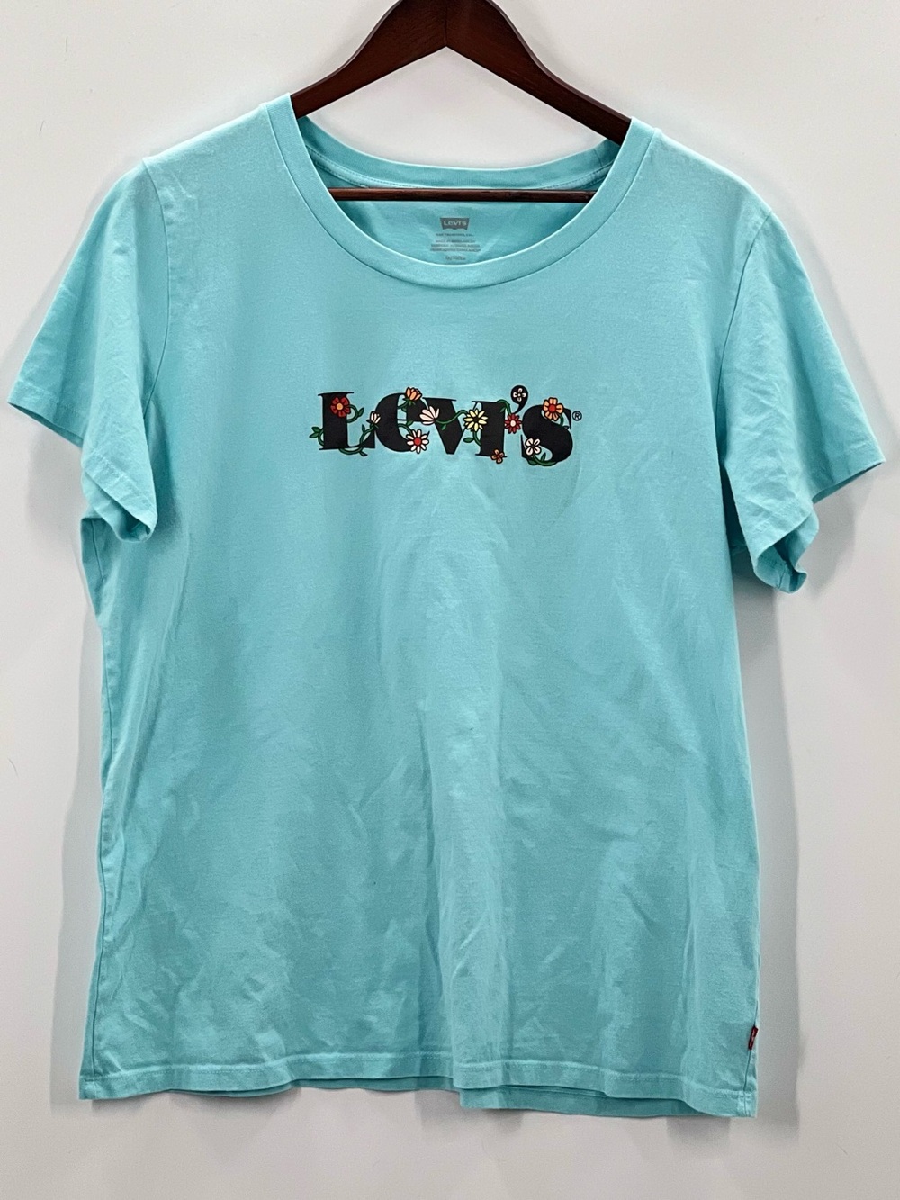 241 Levi's Women’s Aqua Floral Logo Tee